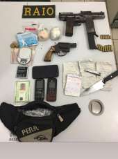 PM prende homem e apreende armas e drogas na Região Metropolitana de Fortaleza