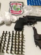Polícia Civil apreende armas, munições e drogas no Sertão Central