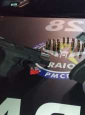 Suspeitos são presos com duas pistolas após abordagem do CPRaio