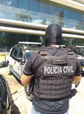Suspeita de envolvimento em homicídio é presa em flagrante por equipes do DHPP no bairro Padre Andrade
