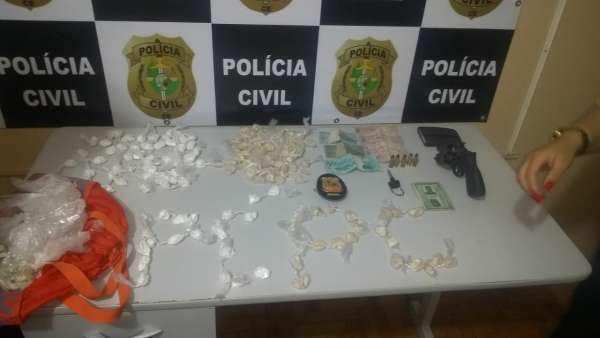 Suspeitos de matar mulher em Quixeramobim são presos Suspeitos de matar mulher em Quixeramobim são presos