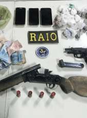 Grupo é capturado pelo CPRaio da PMCE com drogas, armas e quase sete mil reais em espécie