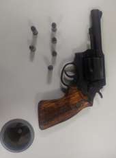 Abordagem da PMCE resulta em apreensão de adolescente com arma de fogo na Capital