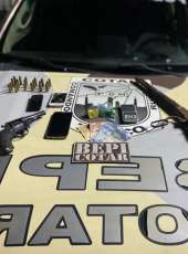 Quatro pessoas são capturadas pela PMCE em posse de armas e drogas em Campos Sales