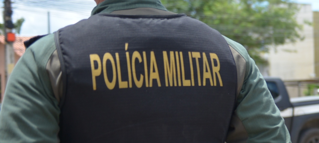 PMCE prende em flagrante suspeito de homicídio contra o pai em Nova Russas  - Secretaria da Segurança Pública e Defesa Social