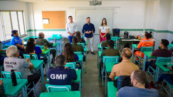 Alunas fazem curso para combater violência de gênero