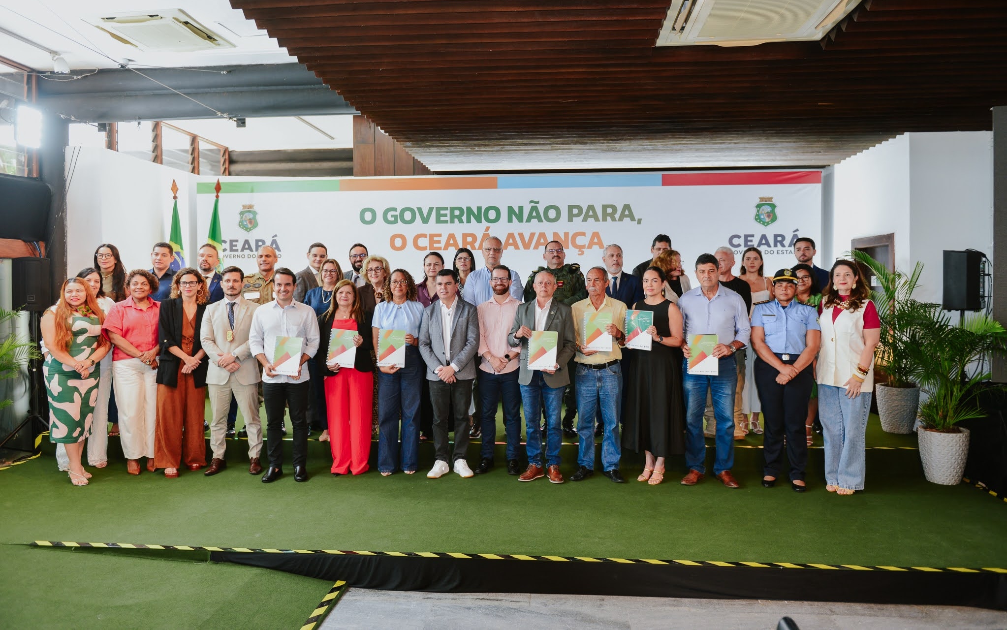 Governo do Ceará entrega Planos Municipais de Prevenção à Violência aos 10 municípios atendidos pelo PReVio