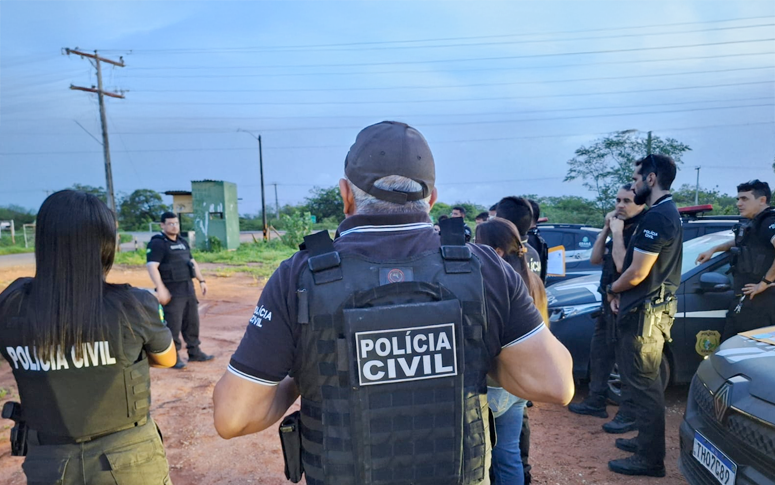 PCCE cumpre oito mandados de prisão e dez de busca e apreensão contra integrantes de grupo criminoso na Região Sul do Ceará