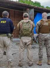 Ação integrada entre PMCE, PRF e PF resulta na apreensão de cerca de 1,4 milhão de maços de cigarros contrabandeados no Ceará