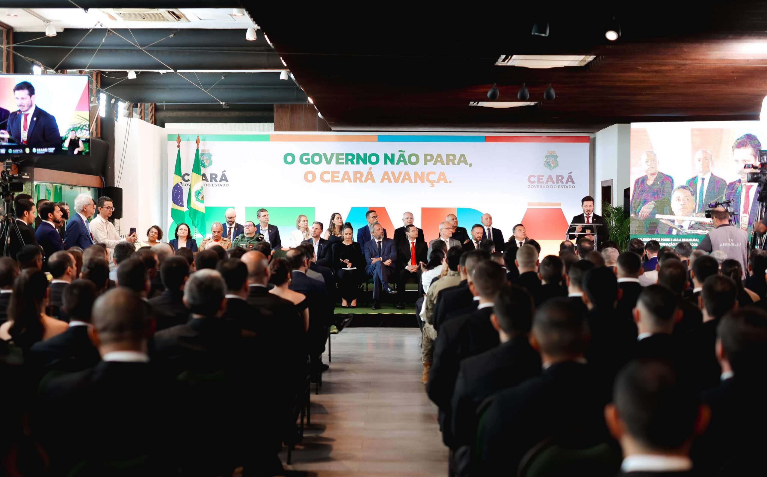 Governo do Ceará empossa e inicia a formação de 94 delegados da Polícia Civil